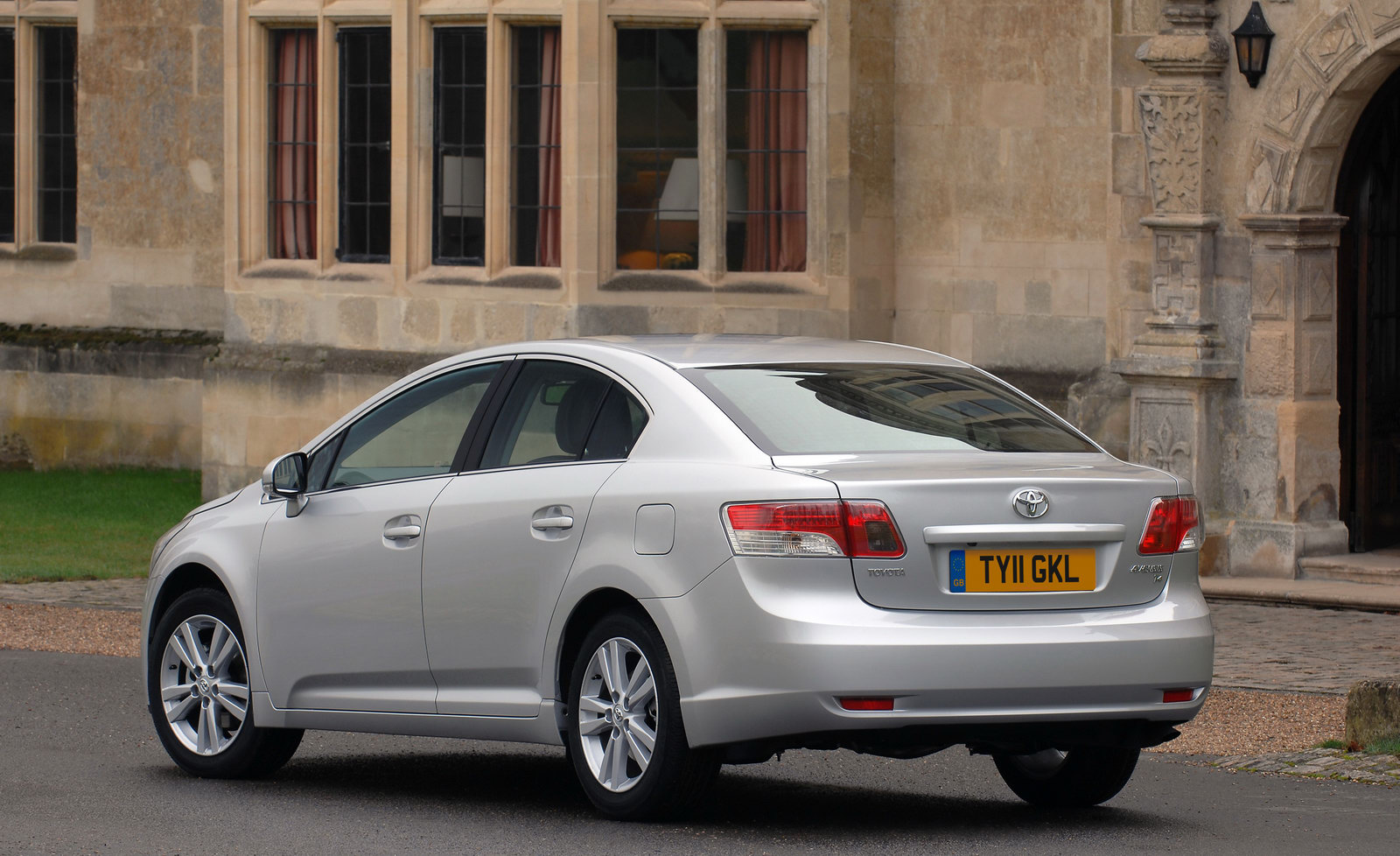 2012 Toyota Avensis Facelift Snagged Undisguised Carscoops