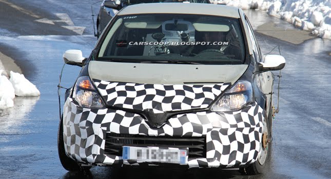  SPIED: Next Generation 2013 Renault Clio Test Mule Shows New Snout