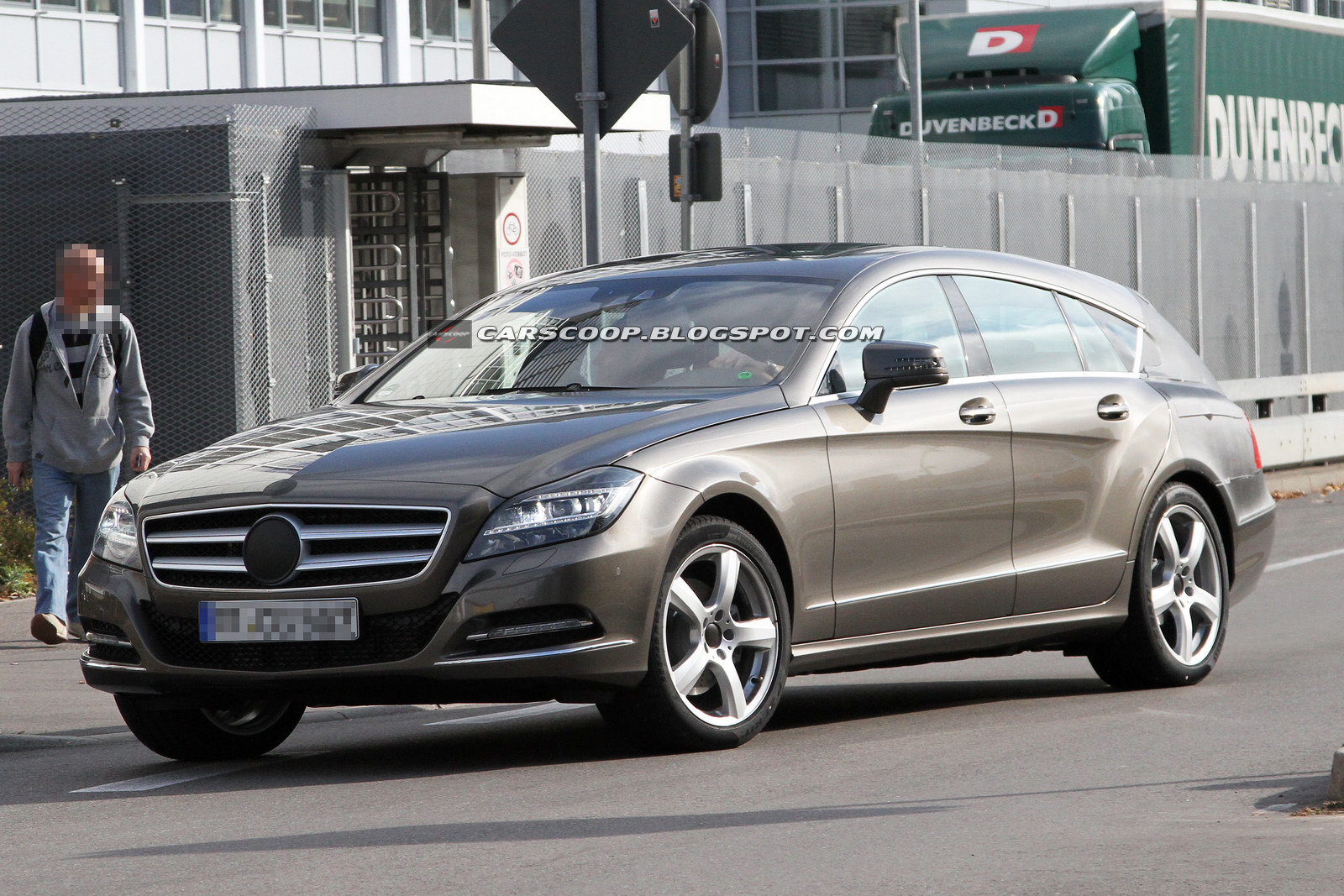 Spy Shots New Mercedes Benz Cls Shooting Brake Caught Thinly