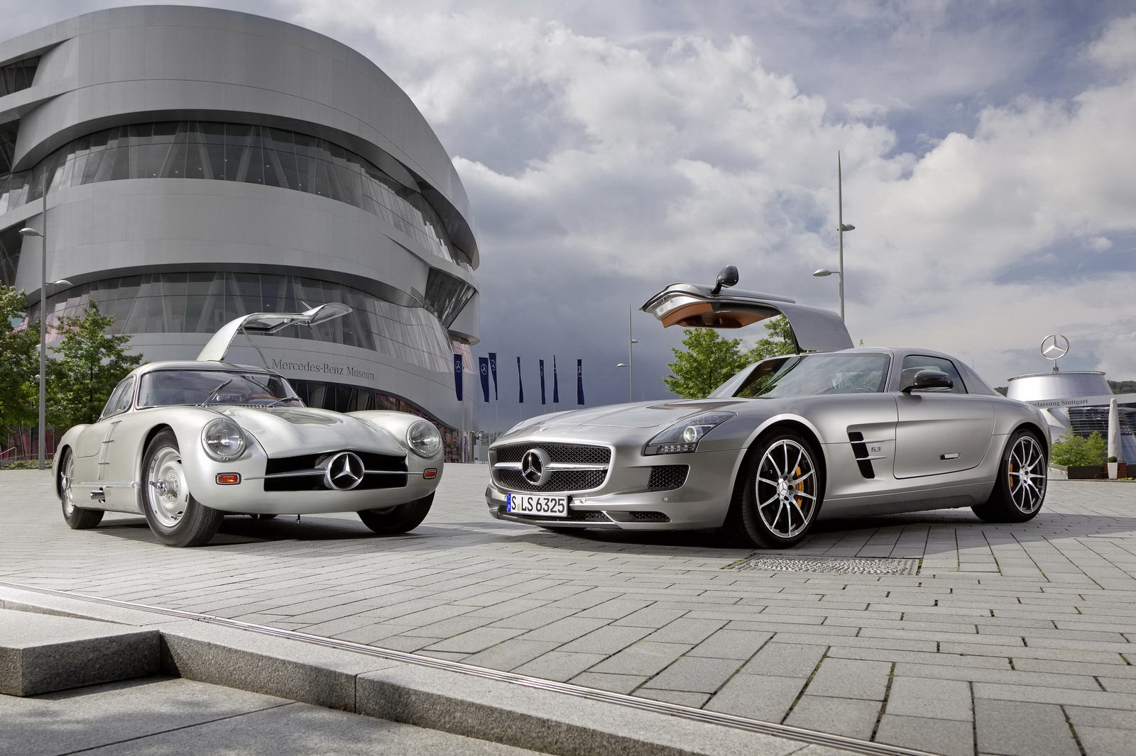 Low Cost Car Rental Reservation For The Holidays And Business Car Rental In Advance