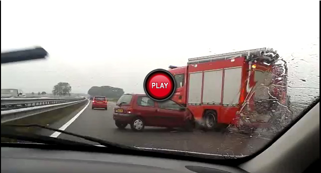  Video: Thoughtless Renault Driver Slams into Parked Firetruck