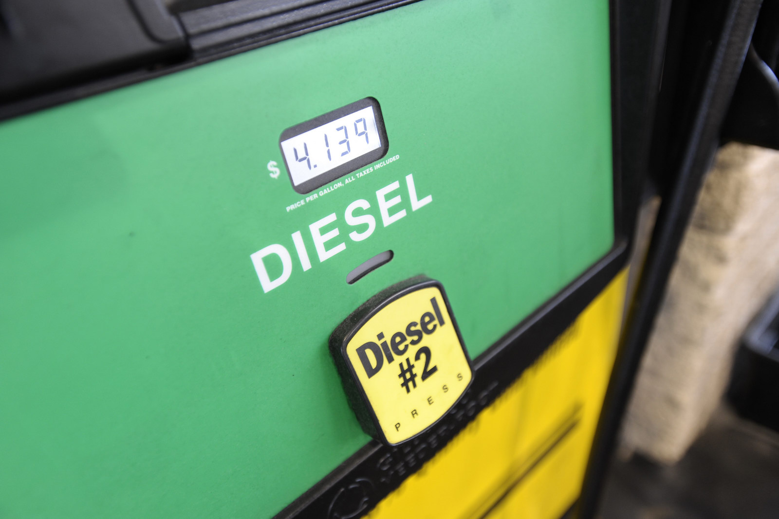 Jaguar XF 2.2 Diesel Completes CoasttoCoast Trip with an Average Fuel Economy of 62.9mpg