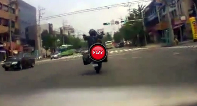  Video: BMW Motorcycle Breaks Free when Rider Attempts Wheelie