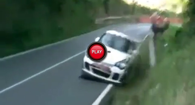  Video: Extremely Close Call for Spectators at Rally