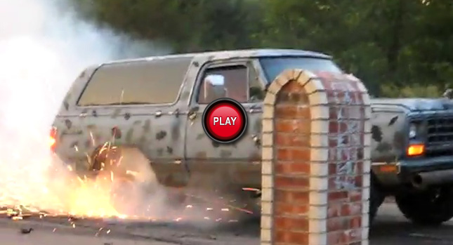  Video: Dodge Ramcharger Does a Fiery Burnout