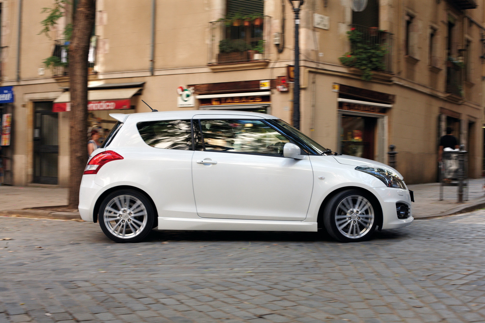 Suzuki swift фото