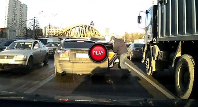  Captured on Camera: Russian Style Highway Robbery in a Volvo S80