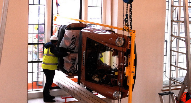 Last MGB Roadster Ever Made Returns Back Home Through the Window