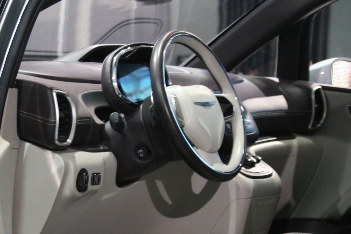 700c interior