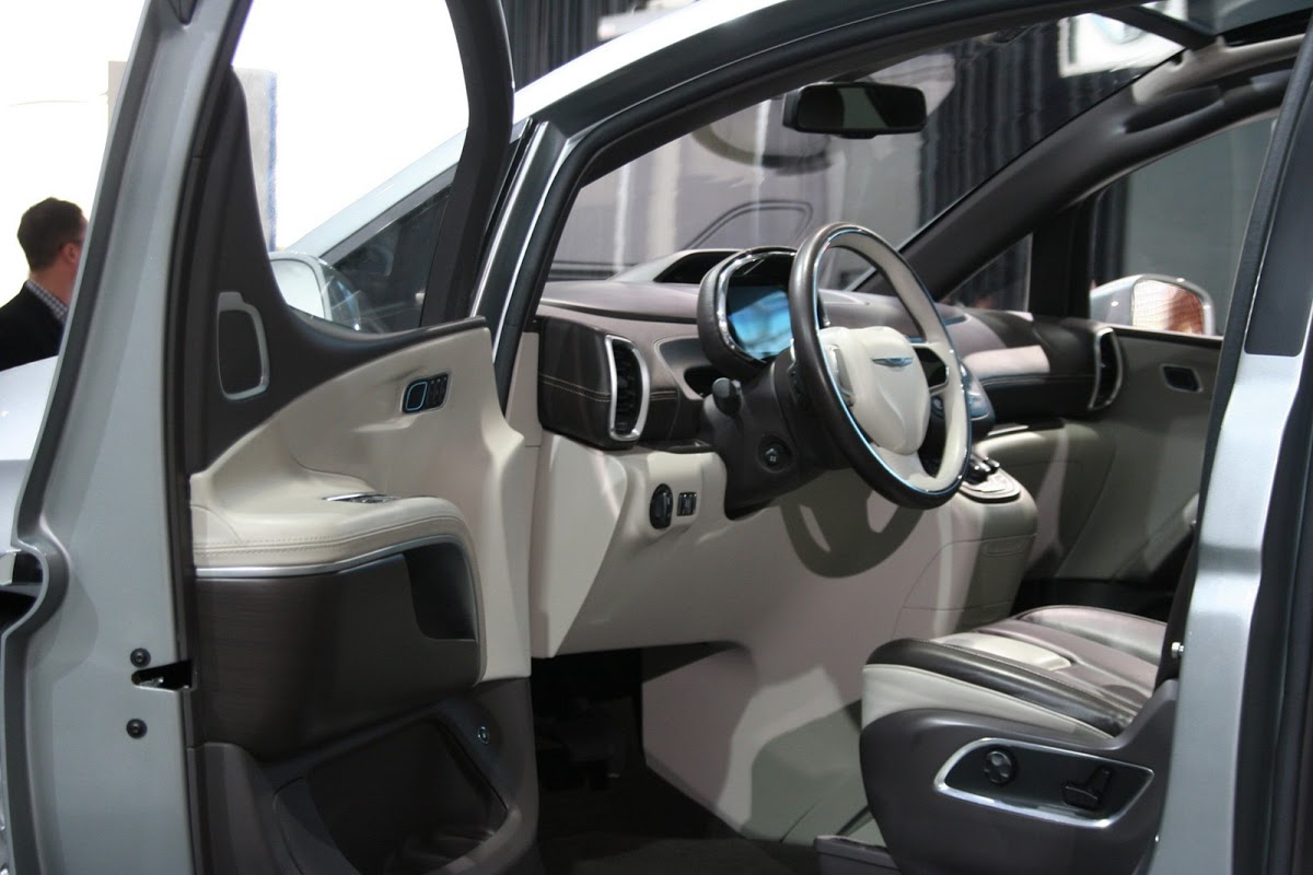 700c interior