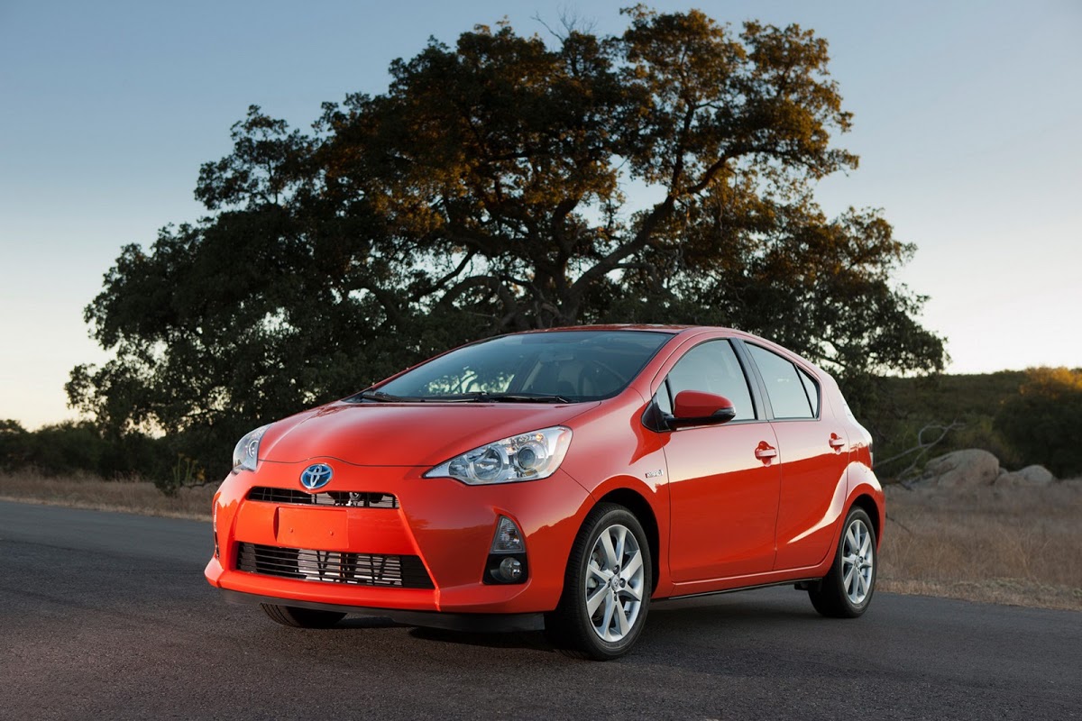 New Toyota Prius C Hybrid Hatch Debuts in Detroit, Promises up to 53 ...
