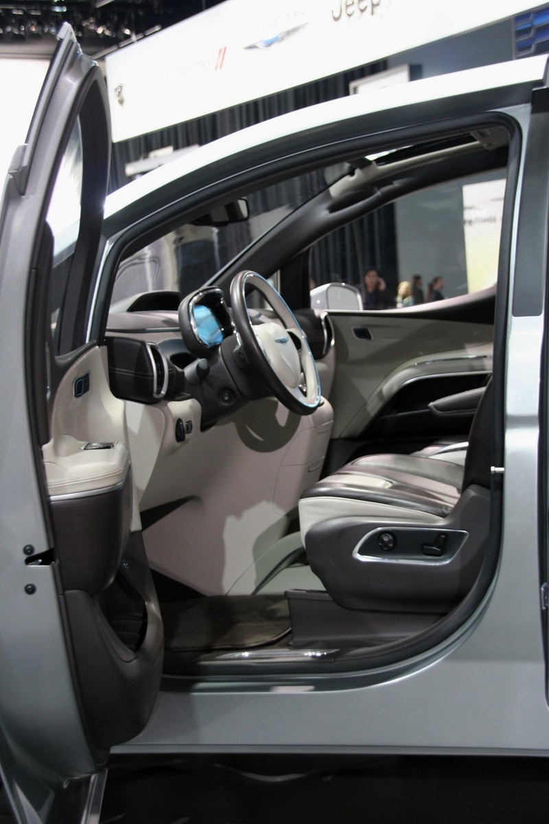700c interior