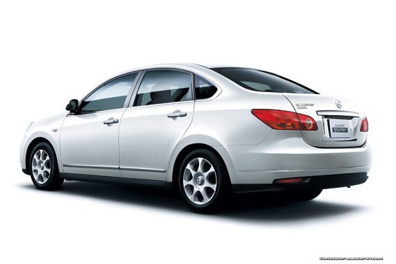 Nissan almera bluebird