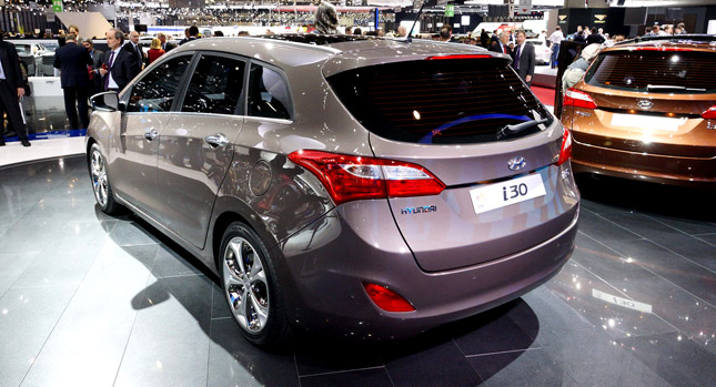  Hyundai gets Practical with New i30 Station Wagon that Makes its World Premiere in Geneva
