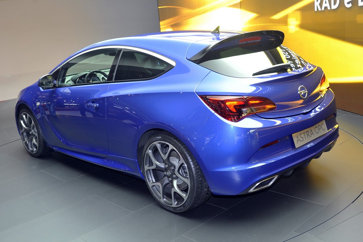 hot opel astra opc with 276hp storms the 2012 geneva motor