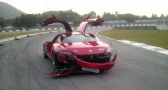  Journalists Crash Mercedes-Benz C63 AMG into SLS AMG During Test Drive