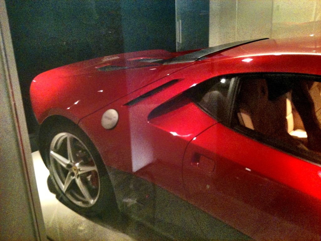 Ferrari sp12 EC. Феррари стоп сигнал. Запусти угадай автомобиль