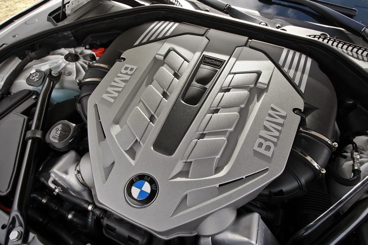 BMW 750li мотор. 750li BMW мотор 4.8. M750 BMW передняя. 4.4 Twin Turbo 750.