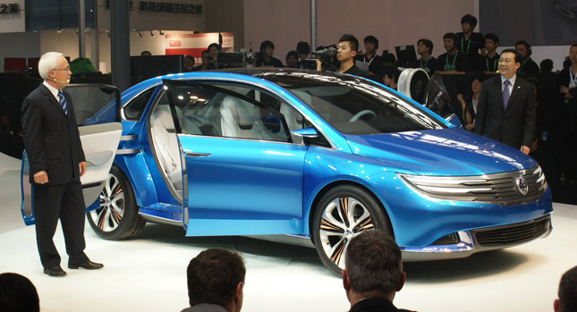  Daimler and BYD Show the First Fruit of Their Chinese Union with Denza Concept in Beijing