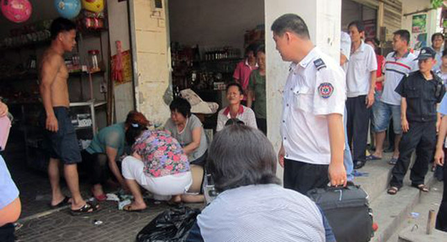 Chinese Woman Kills Man by Squeezing his Testicles During a Parking Space Quarrel