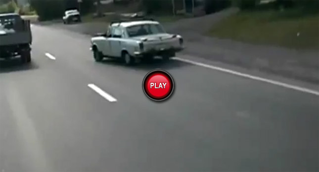  Keep on Driving: Russian Driver Goes on with at Least Three Flat Tires
