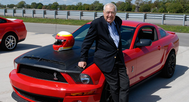  Carroll Shelby, Creator of the Legendary Cobra, Dies at Age 89