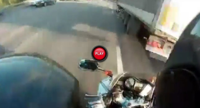  Close Call for Motorcyclist that Almost gets Sandwiched Between Two Vehicles