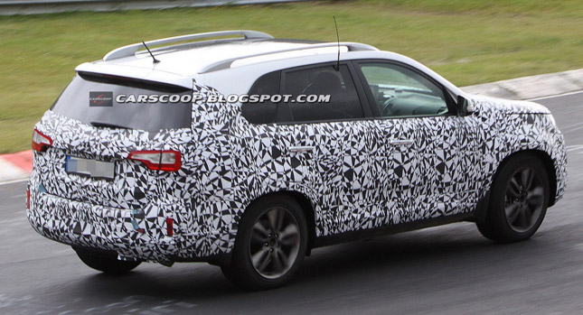  Spied: Kia Drops the Camouflage on the 2014 Sorento's Lights