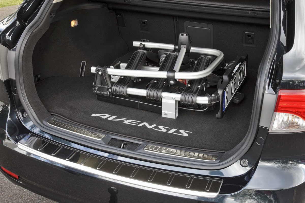 Toyota Launches a New Range of Accessories for the 2012 Avensis Tourer