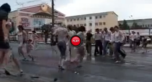  Watch Dozens of Russian Pedestrians Getting Stuck on a Freshly Paved Road
