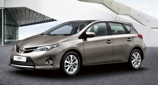  Toyota Goes Into Depth with the All-New Auris and Auris Hybrid Compact Hatchbacks