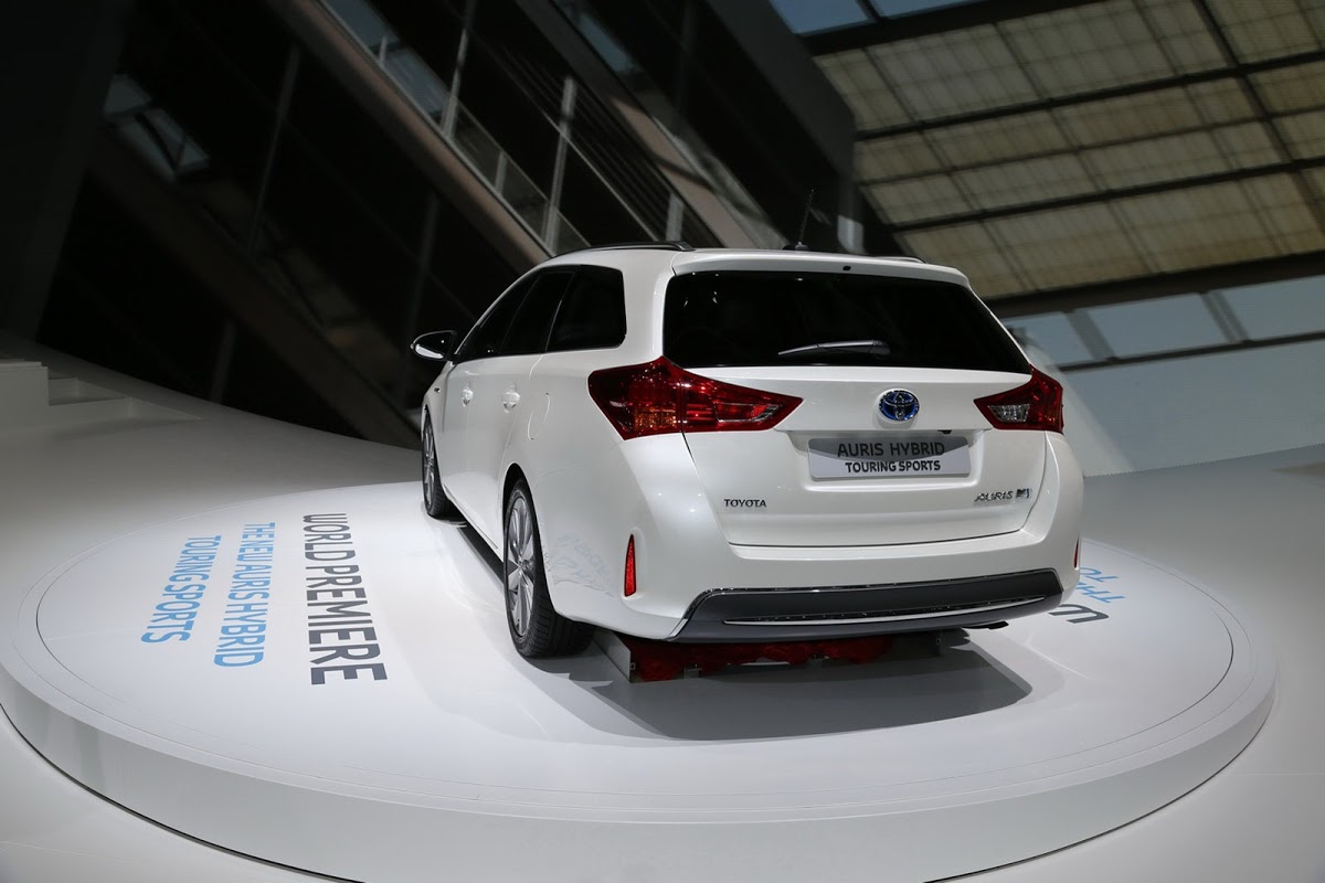 Toyota Debuts New Auris Compact Hatchback and Wagon for Europe [2012 Paris  Auto Show]