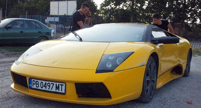  Toyota MR2 Poses as a Lamborghini Murcielago