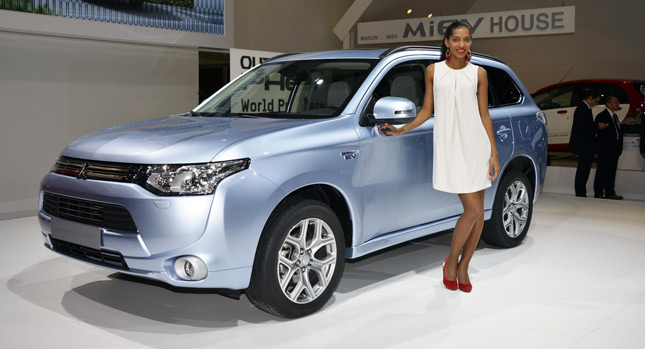  Mitsubishi Showcases Production Version of New Outlander Plug-in Hybrid in Paris