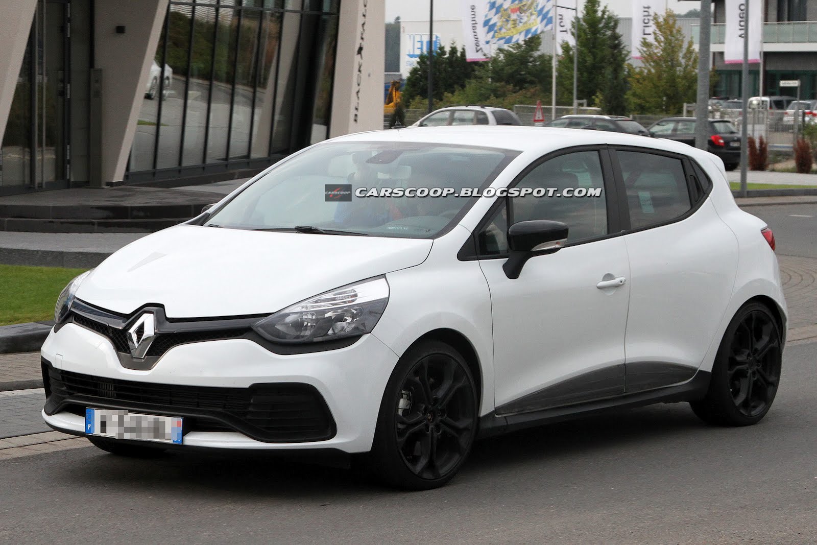 liefde teugels Necklet Scoop: 2013 Renault Clio RS 200 Undisguised in White, Paris Motor Show  Debut and EDC Confirmed | Carscoops