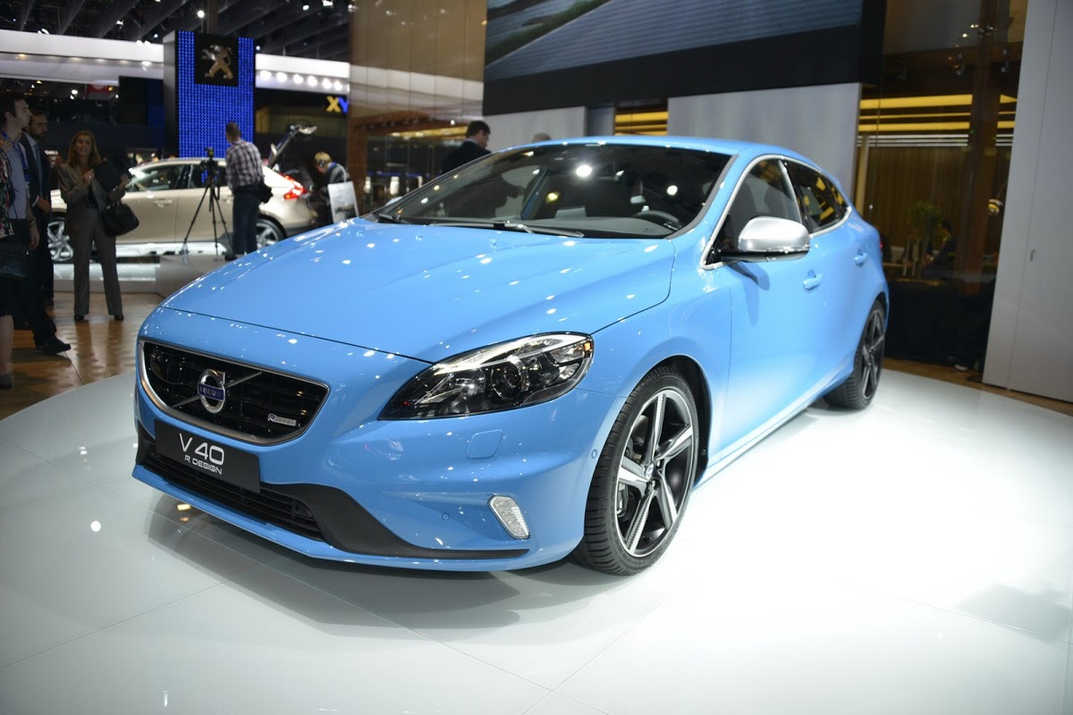 Volvo Expands V40 Family with Sportier R-Design and Tougher Cross Country  Models