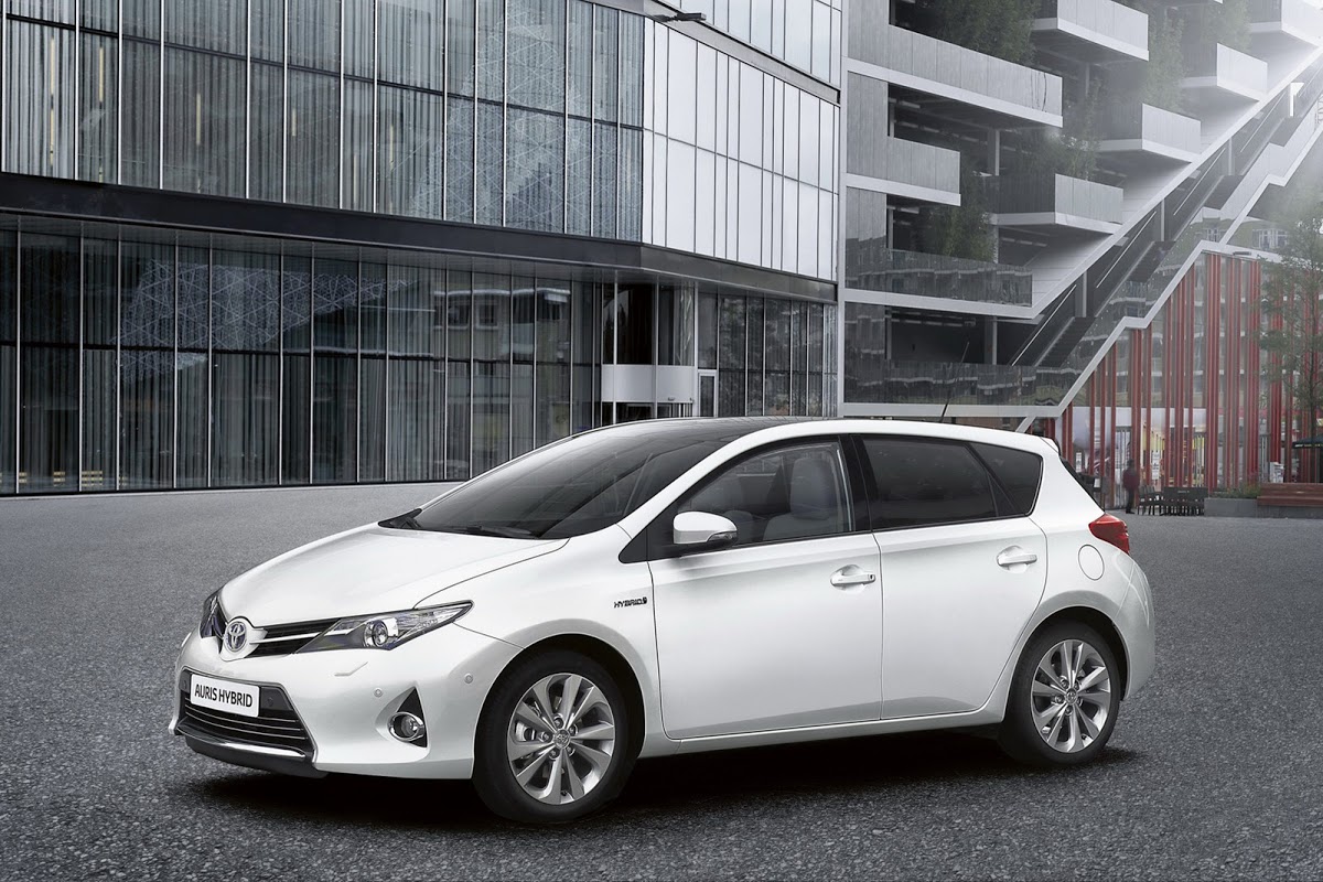 2013 Toyota Auris Hybrid is sharper and sleeker in new form [w/video] -  Autoblog