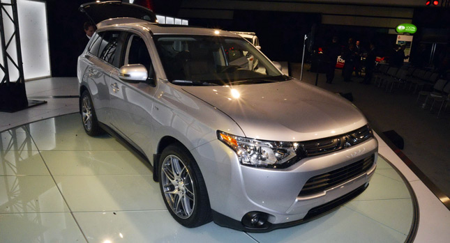  2014 Mitsubishi Outlander Sheds 200 Pounds, Gains Hybrid Variant