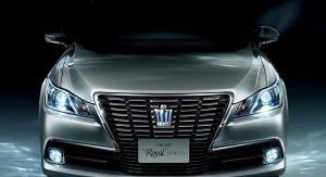 2013-Toyota-Crown-Royal-11 2013-Toyota-Crown-Royal-11