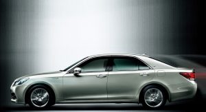 2013-Toyota-Crown-Royal-7 2013-Toyota-Crown-Royal-7