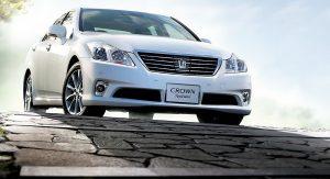 2013-Toyota-Crown-Royal-3 2013-Toyota-Crown-Royal-3