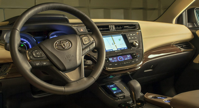  2013 Toyota Avalon is the First Vehicle in the World to Offer Qi Wireless In-Car Charging