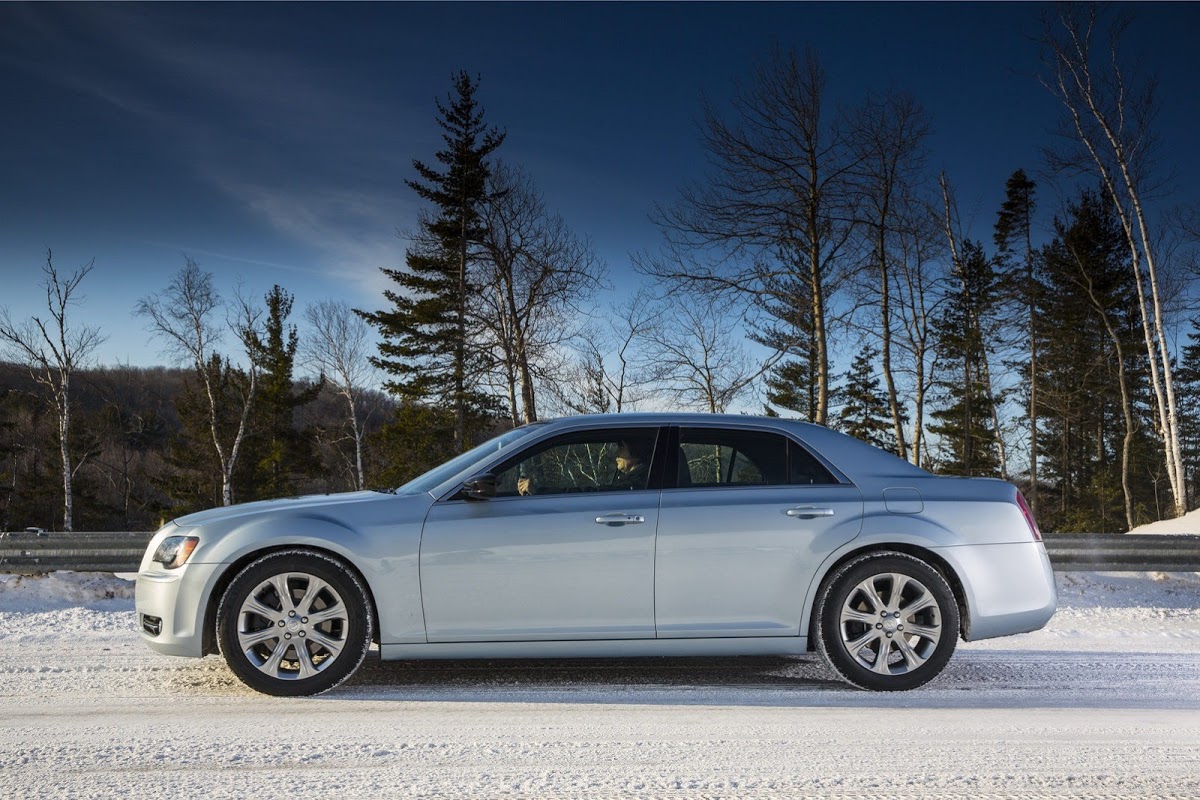 One for the Cold: New 2013 Chrysler 300 Glacier Edition | Carscoops