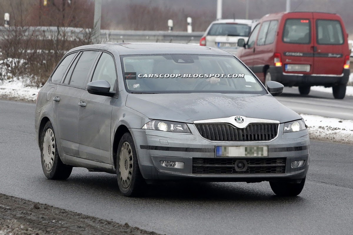 Spy Shots: New Skoda Octavia Combi Caught on Public Roads