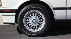 1993-BMW-325i-Convertible-10