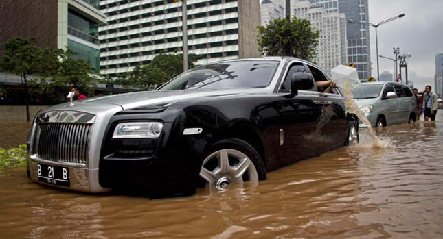  Rolls-Royce Ghost Becomes a Million Dollar Bathtub in Indonesia