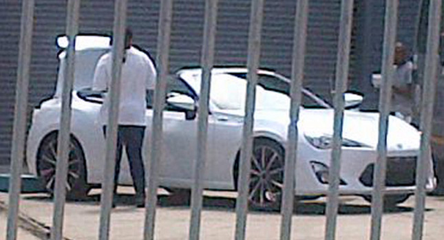  Spied: New Toyota GT 86 / Scion FR-S Roadster Caught with its Top Down!