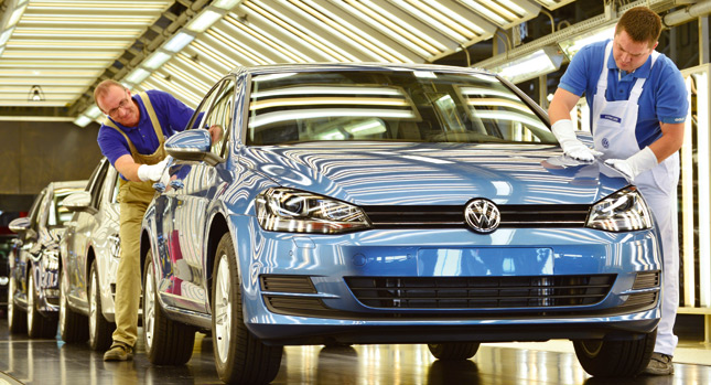  Volkswagen Hands Out a €7,200 Bonus to German Employees