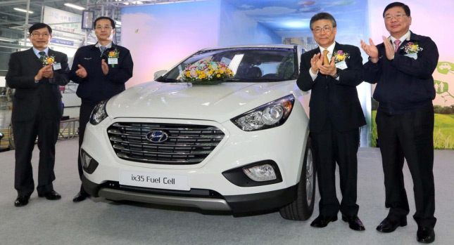 First Fuel-Cell Hyundai ix35 Rolls Off the Production Line in Korea