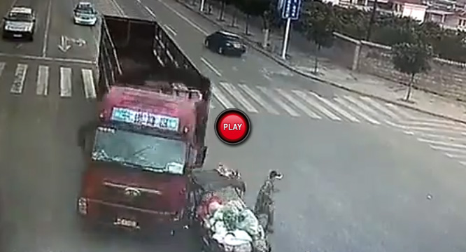  Well Played Sir: Driver Bails Out Just Before Truck Smashes his Tricycle